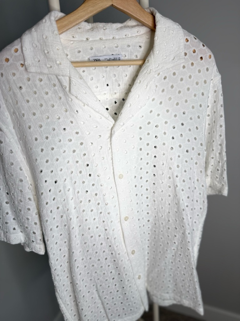 Zara White Eyelet Short-Sleeve Button-Down Shirt - Picture 3 of 6